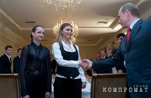 Слева направо: Светлана Хоркина, Алина Кабаева и Владимир Путин khiqkdiqekiqqhkmp